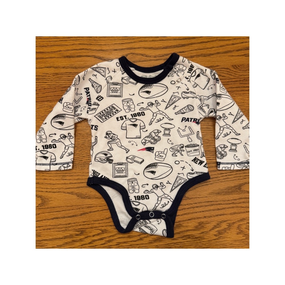 NFL Ultra Game Bodysuit Kids 6-9M NFL New England Patriots Doodle Print Football